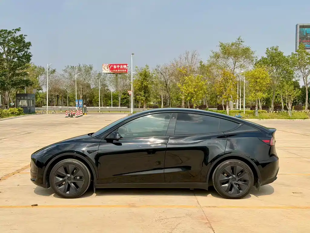 Tesla Model Y 2023 Rear-Wheel Drive 2024 - thumbnail 8