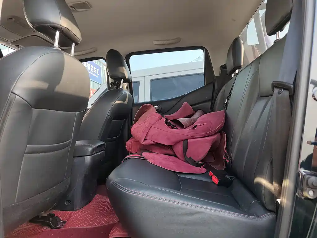 Dongfeng Nissan Navara 2021 2.3T Automatic Diesel 4WD Standard M9T 2023 - thumbnail 6