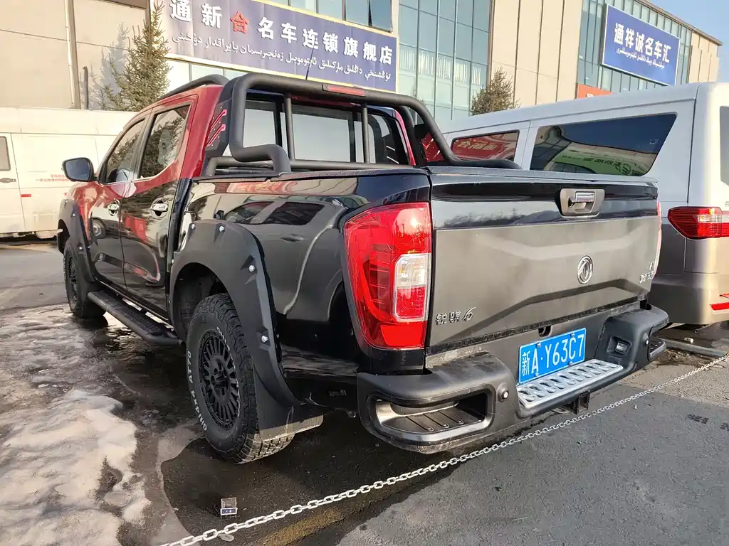 Dongfeng Nissan Navara 2021 2.3T Automatic Diesel 4WD Standard M9T 2023 - thumbnail 9