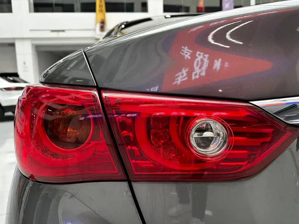 Infiniti Infiniti Q50L 2018 2.0T Elegant Edition China V 2018 - thumbnail 17