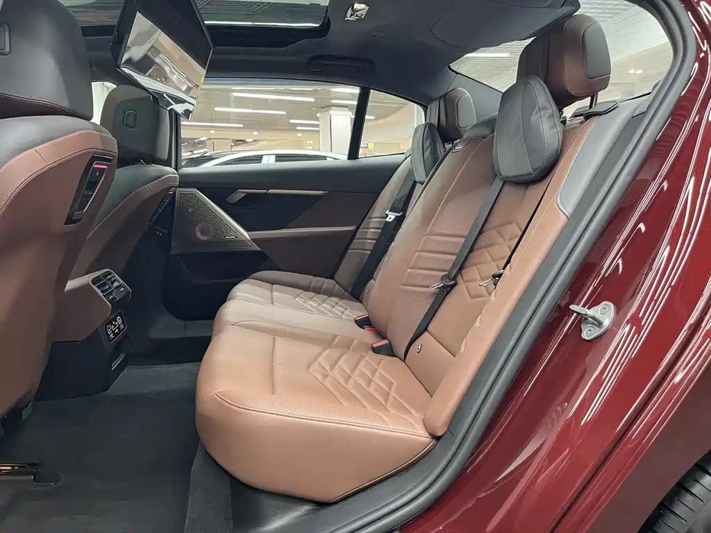 BMW BMW 5 Series 2024 530Li Luxury M Sport Package 2024 - thumbnail 12