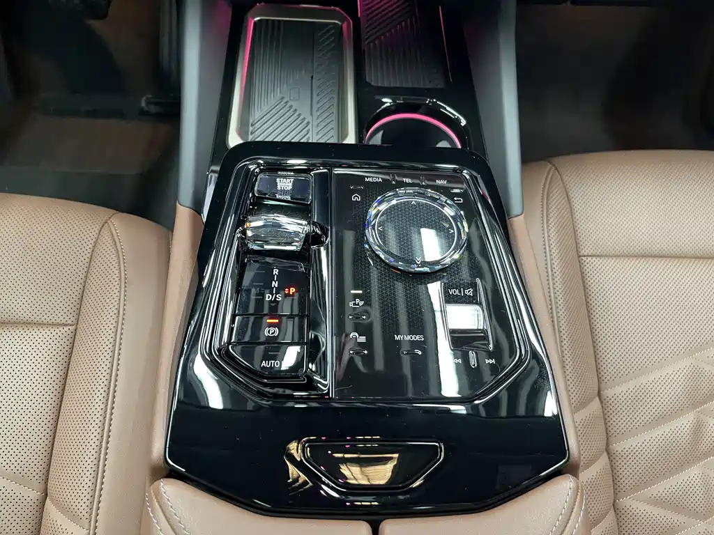 BMW BMW 5 Series 2024 530Li Luxury M Sport Package 2024 - thumbnail 17
