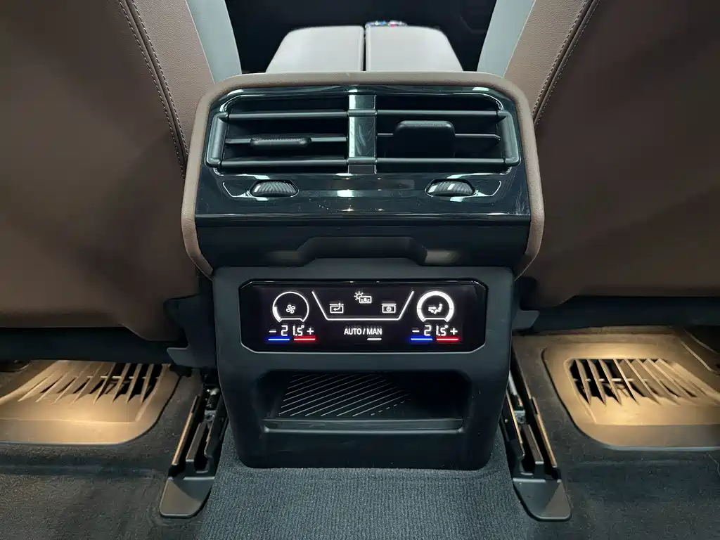BMW BMW 5 Series 2024 530Li Luxury M Sport Package 2024 - thumbnail 19