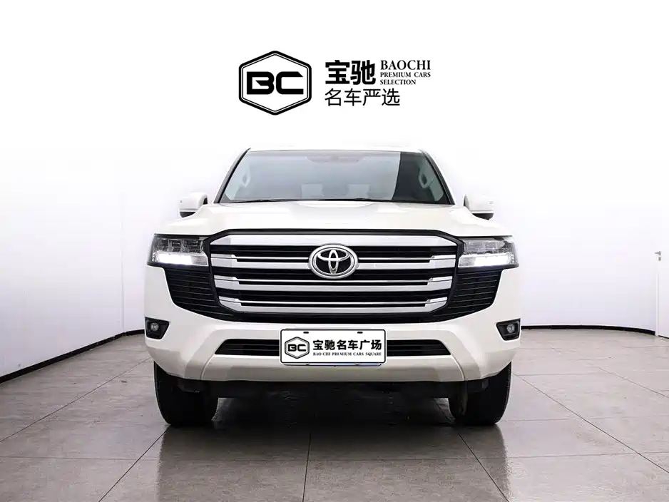 Toyota Land Cruiser (Imported) 2022 Model 4.0L Middle East Version 2024 - thumbnail 2