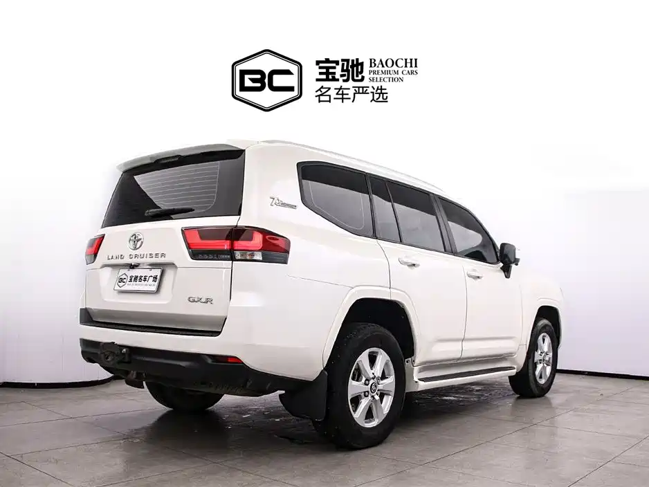 Toyota Land Cruiser (Imported) 2022 Model 4.0L Middle East Version 2024 - thumbnail 3