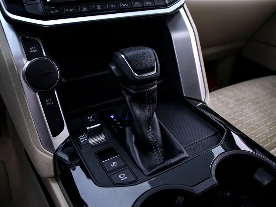 Toyota Land Cruiser (Imported) 2022 Model 4.0L Middle East Version 2024 - thumbnail 9