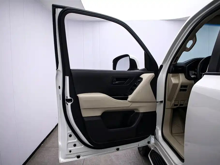 Toyota Land Cruiser (Imported) 2022 Model 4.0L Middle East Version 2024 - thumbnail 11