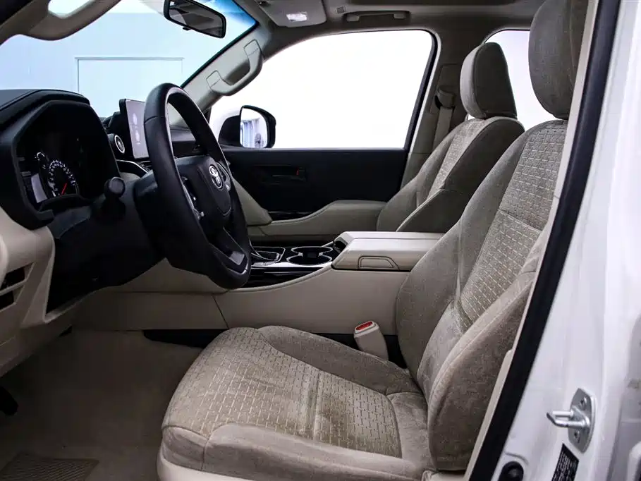 Toyota Land Cruiser (Imported) 2022 Model 4.0L Middle East Version 2024 - thumbnail 12