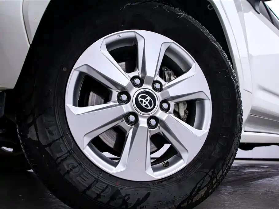 Toyota Land Cruiser (Imported) 2022 Model 4.0L Middle East Version 2024 - thumbnail 16