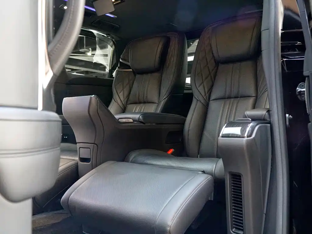 Lexus Lexus LM 300h 4-Seat Executive Version 2020 Model 2022 - thumbnail 5
