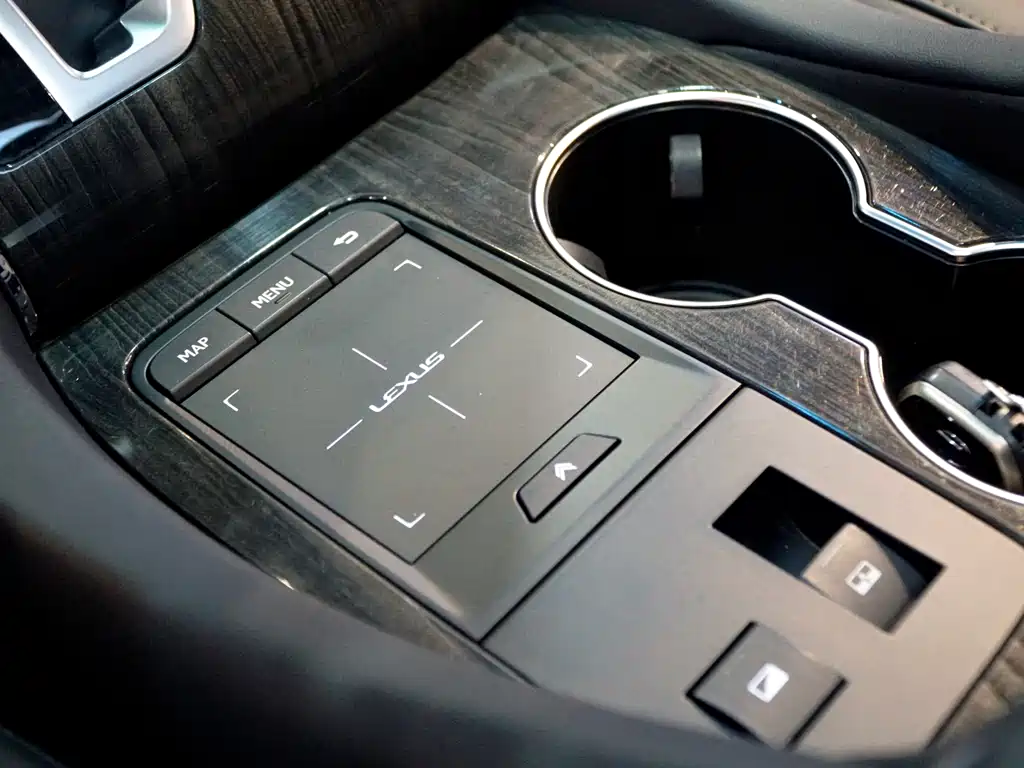Lexus Lexus LM 300h 4-Seat Executive Version 2020 Model 2022 - thumbnail 15