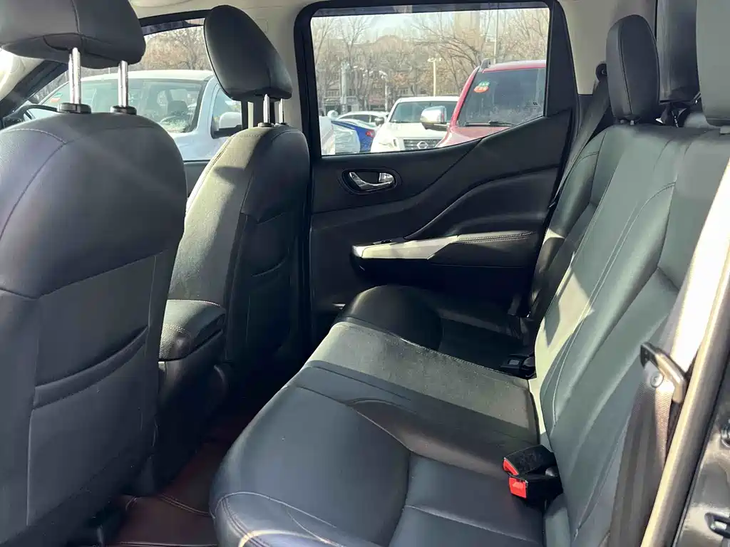 Dongfeng Nissan Navara 2021 2.3T Automatic Diesel 4WD Standard M9T 2023 - thumbnail 6