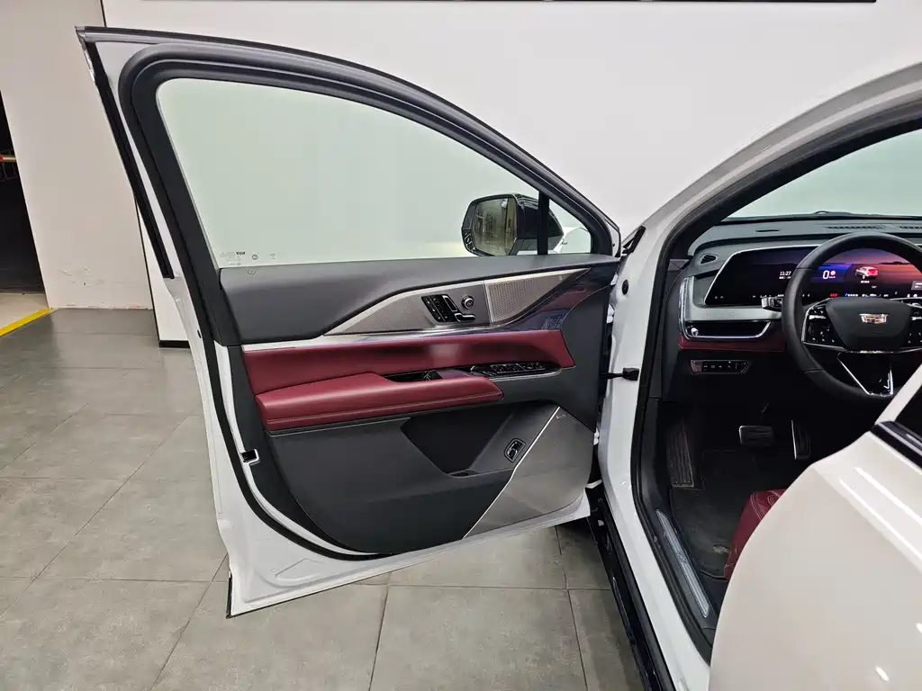 Cadillac Cadillac XT5 2025 2.0T Platinum Edition 2024 - thumbnail 7