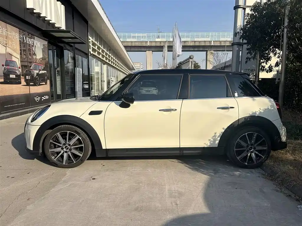 MINI MINI 2022 1.5T COOPER Artist Five-Door 2021 - thumbnail 3
