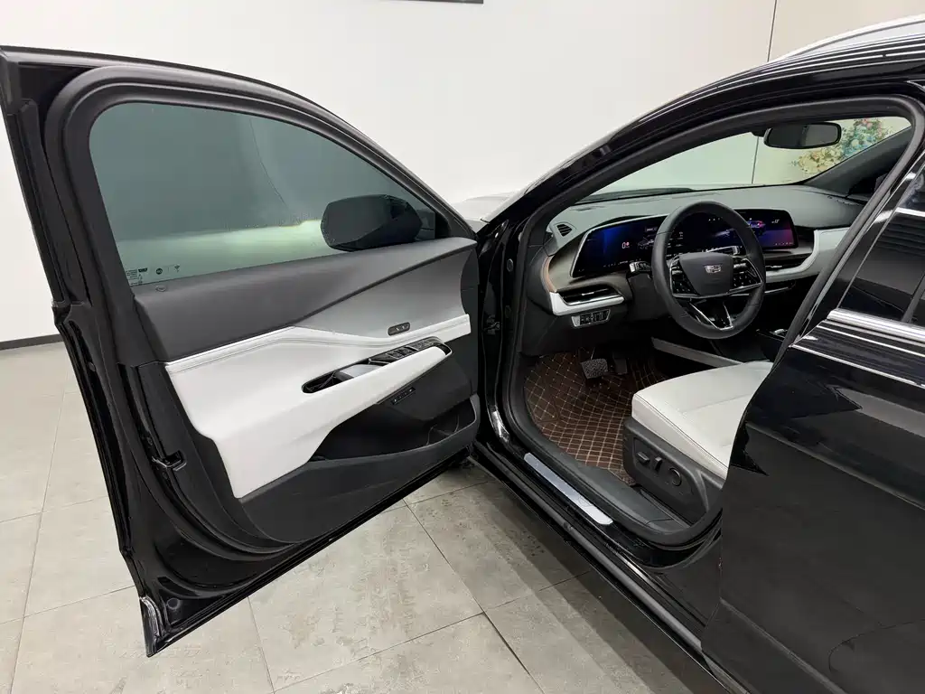 Cadillac Cadillac GT4 2023 25T Luxury 2025 - thumbnail 6