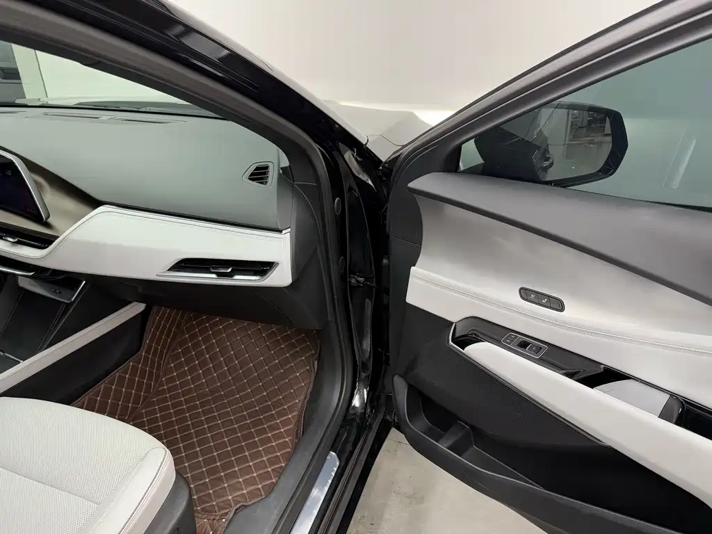 Cadillac Cadillac GT4 2023 25T Luxury 2025 - thumbnail 11
