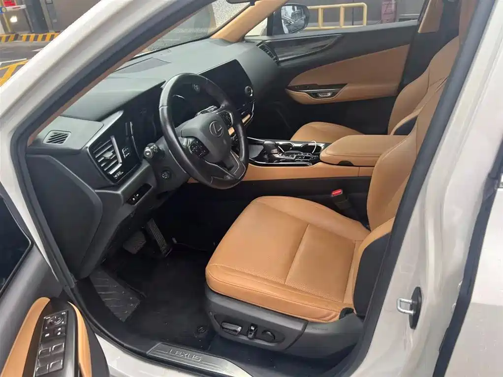 Lexus Lexus NX Hybrid 2022 Model 400h+ Comfort Edition 2022 - thumbnail 4