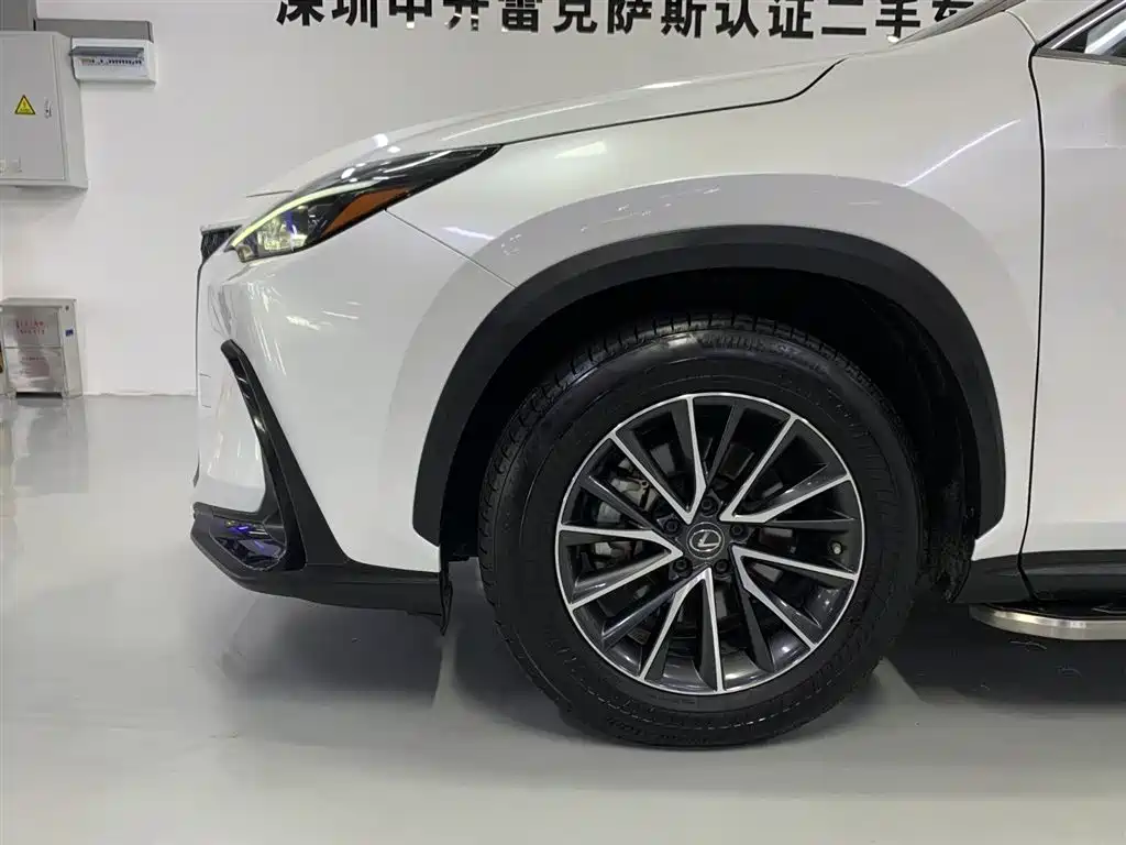 Lexus Lexus NX Hybrid 2022 Model 400h+ Comfort Edition 2022 - thumbnail 7
