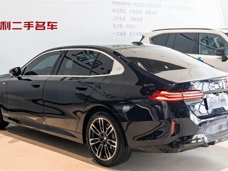 BMW BMW 5 Series 2025 530Li Leading Model M Sport Package 2025 - thumbnail 3