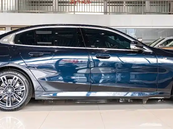 BMW BMW 5 Series 2025 530Li Leading Model M Sport Package 2025 - thumbnail 4