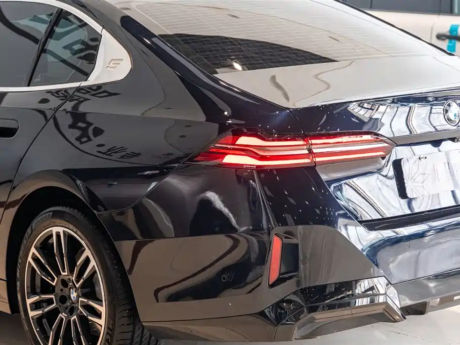 BMW BMW 5 Series 2025 530Li Leading Model M Sport Package 2025 - thumbnail 16