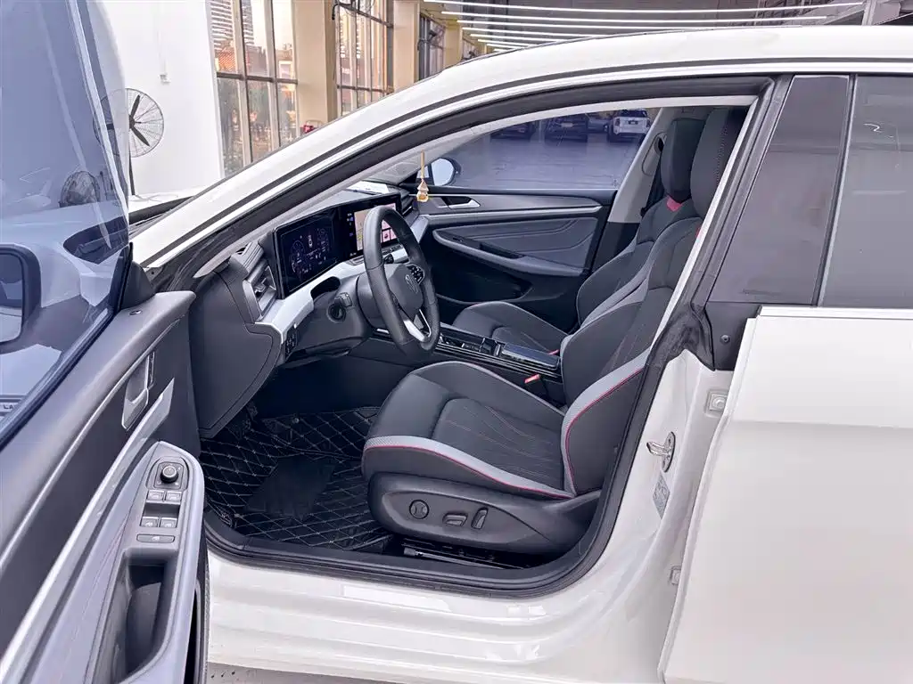 Volkswagen Lamando 2023 Lamando L 280TSI DSG Cool Spice Edition 2023 - thumbnail 17