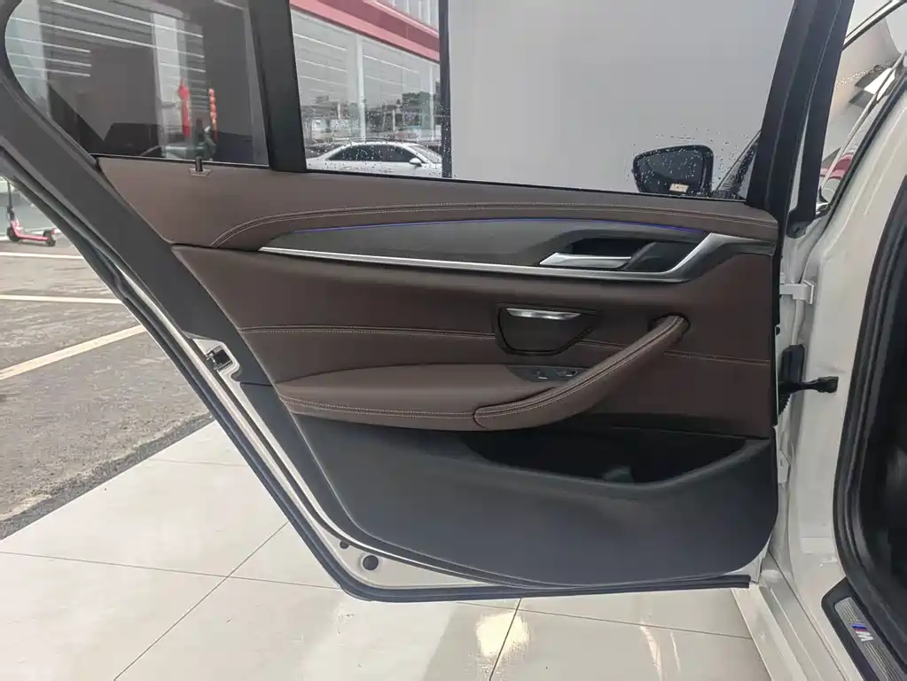 BMW BMW 5 Series 2022 530Li Leading Model M Sport Package 2022 - thumbnail 12