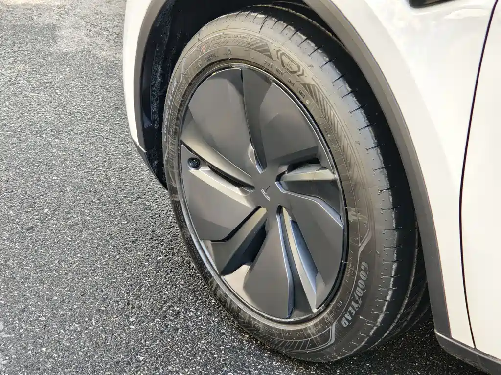 Tesla Model Y 2025 Rear-Wheel Drive 2026 - thumbnail 7