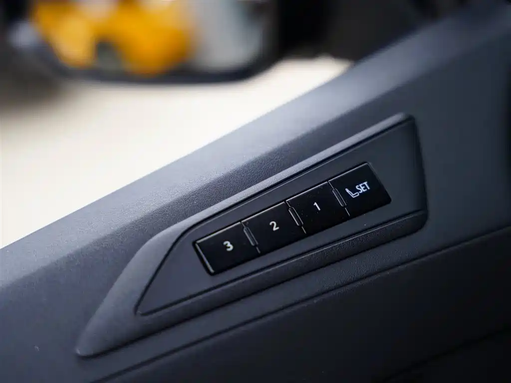Lexus Lexus LM 300h 4-Seat Executive Version 2020 Model 2022 - thumbnail 24