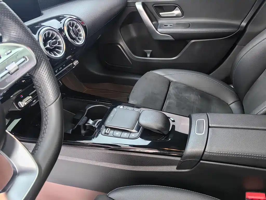Mercedes-Benz Mercedes-Benz A-Class 2022 A 200 L Sport Sedan Fashion Edition 2022 - thumbnail 7