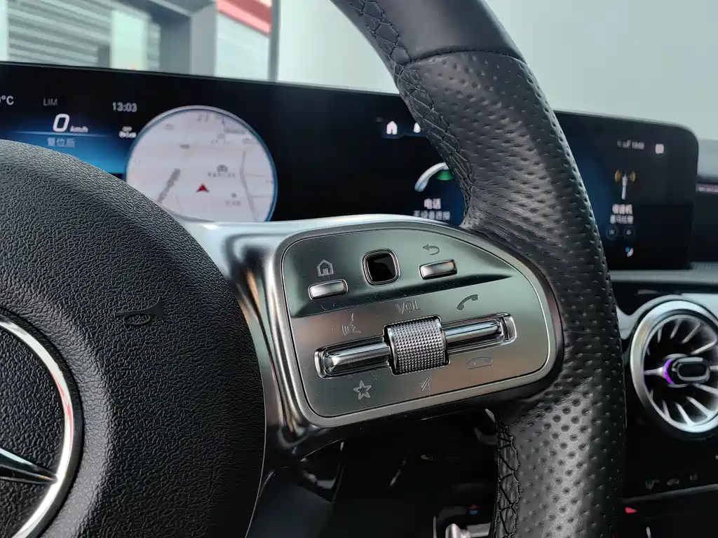 Mercedes-Benz Mercedes-Benz A-Class 2022 A 200 L Sport Sedan Fashion Edition 2022 - thumbnail 18
