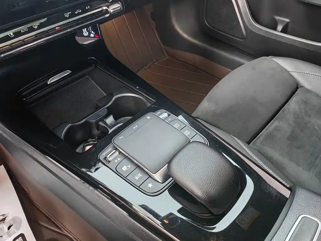 Mercedes-Benz Mercedes-Benz A-Class 2022 A 200 L Sport Sedan Fashion Edition 2022 - thumbnail 22