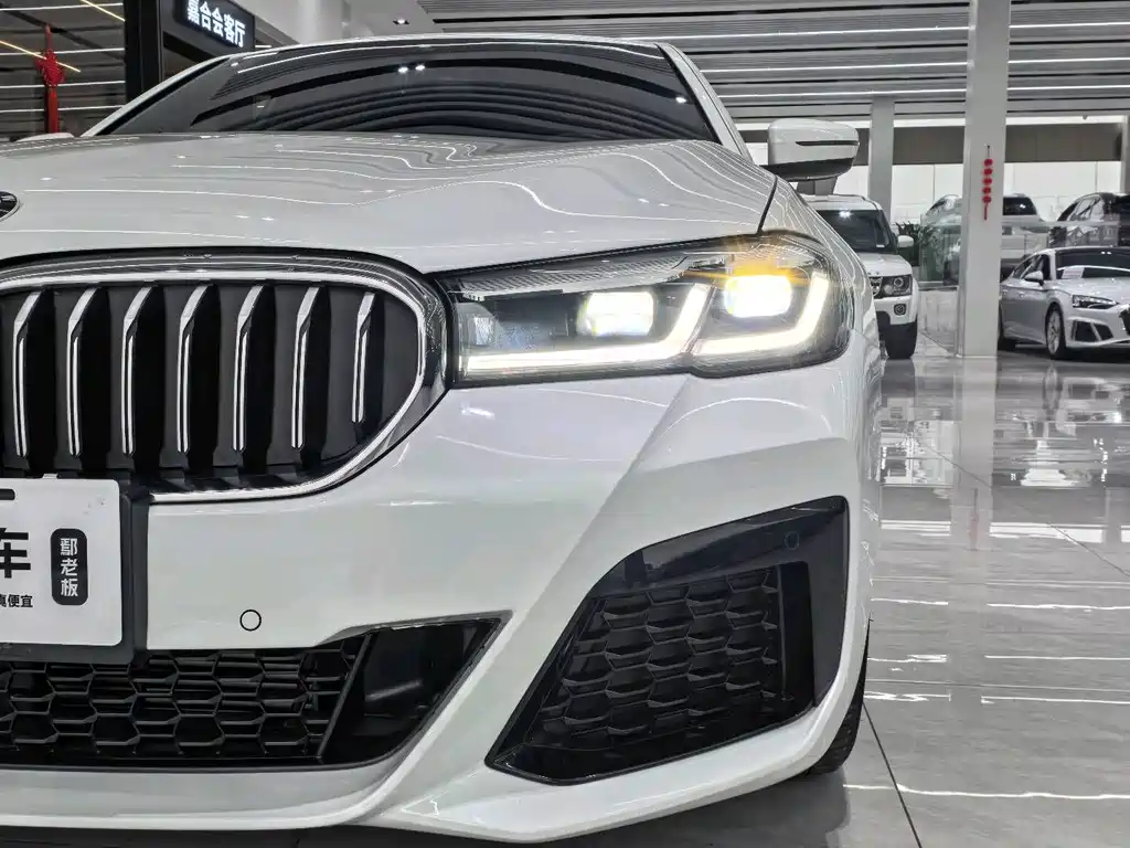 BMW BMW 5 Series 2022 Model Update 2 525Li M Sport Package 2024 - thumbnail 3