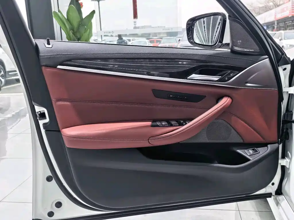 BMW BMW 5 Series 2022 Model Update 2 525Li M Sport Package 2024 - thumbnail 7