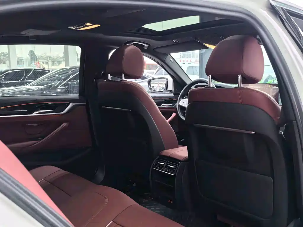 BMW BMW 5 Series 2022 Model Update 2 525Li M Sport Package 2024 - thumbnail 9