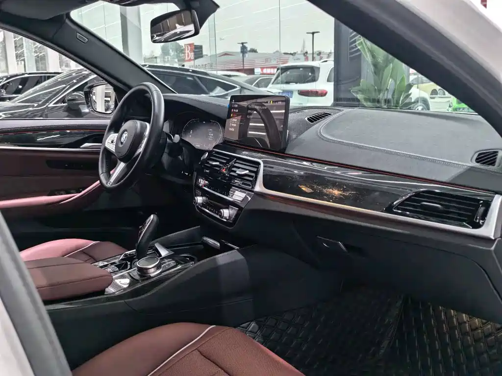 BMW BMW 5 Series 2022 Model Update 2 525Li M Sport Package 2024 - thumbnail 18