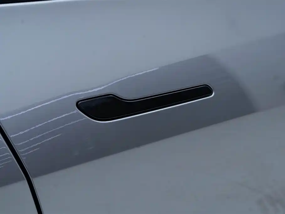 Tesla Model Y 2025 Rear-Wheel Drive Version 2025 - thumbnail 9