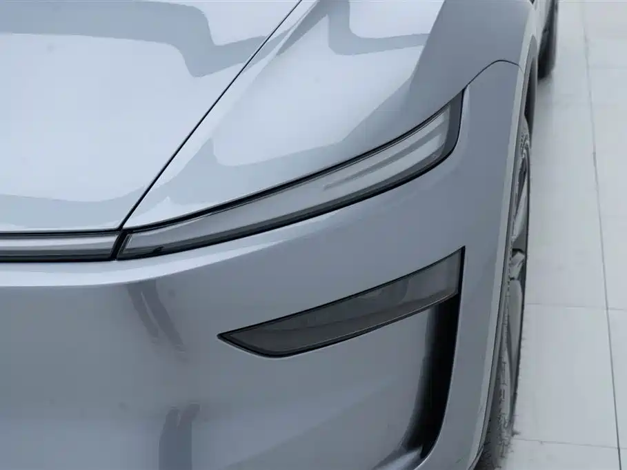 Tesla Model Y 2025 Rear-Wheel Drive Version 2025 - thumbnail 13