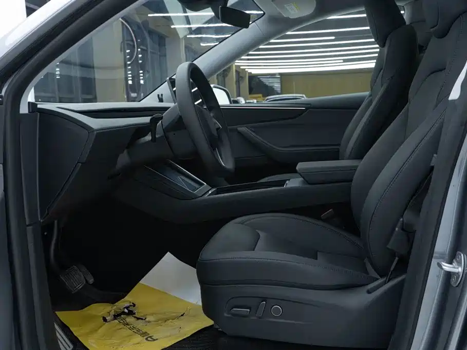 Tesla Model Y 2025 Rear-Wheel Drive Version 2025 - thumbnail 19