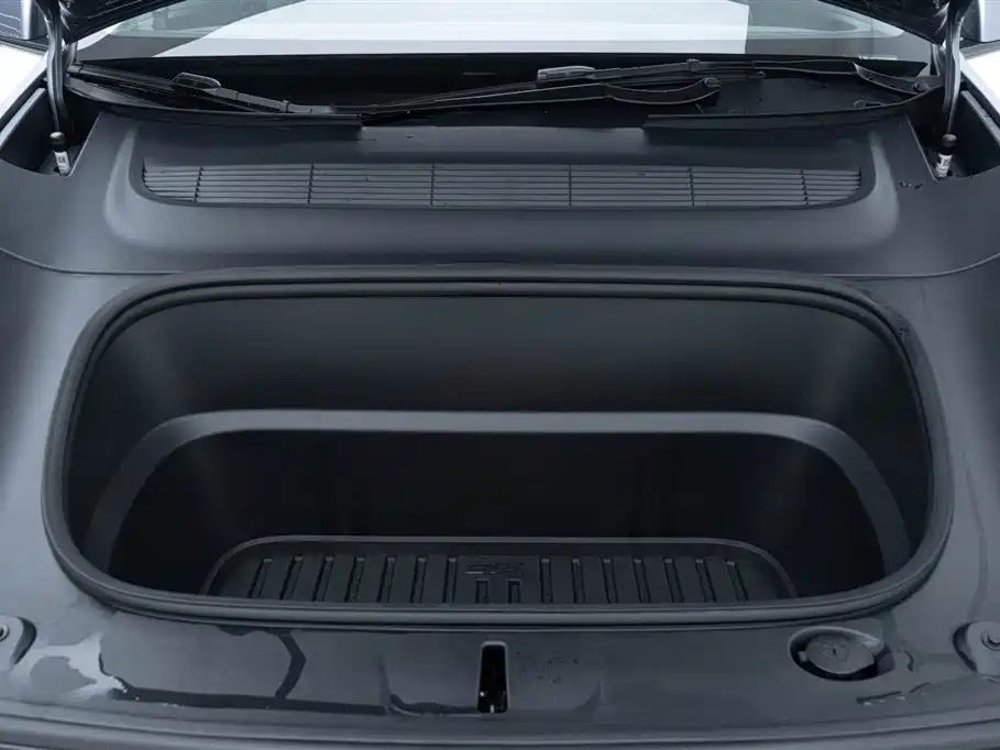 Tesla Model Y 2025 Rear-Wheel Drive Version 2025 - thumbnail 22