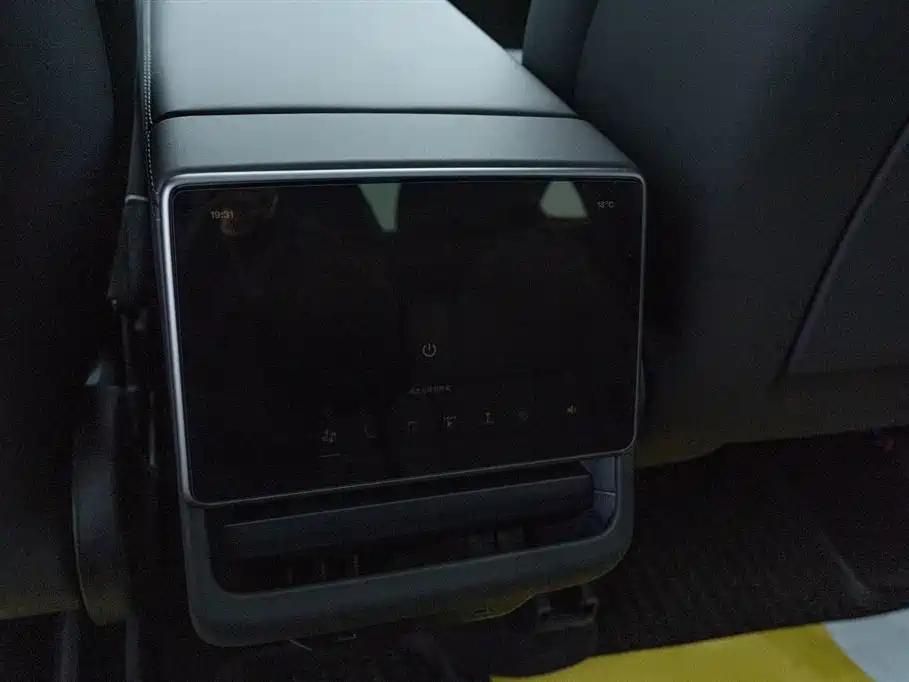 Tesla Model Y 2025 Rear-Wheel Drive Version 2025 - thumbnail 26