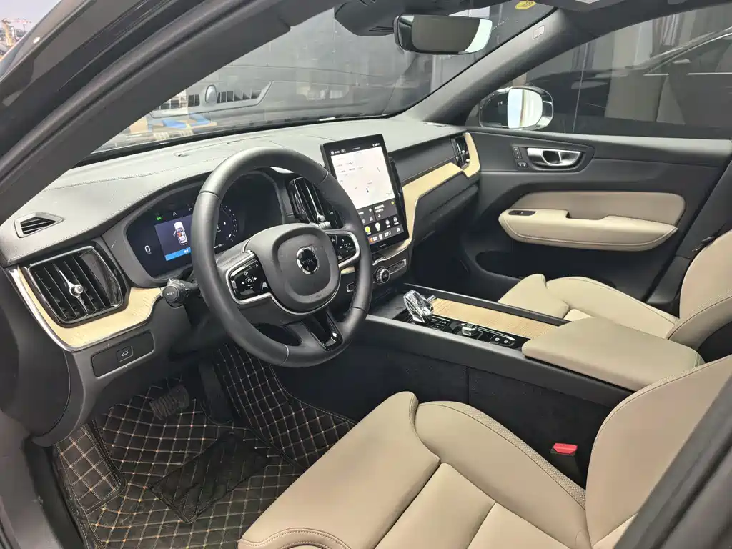 Volvo Volvo XC60 2026 B5 AWD Intelligent Luxury Edition 2025 - thumbnail 4
