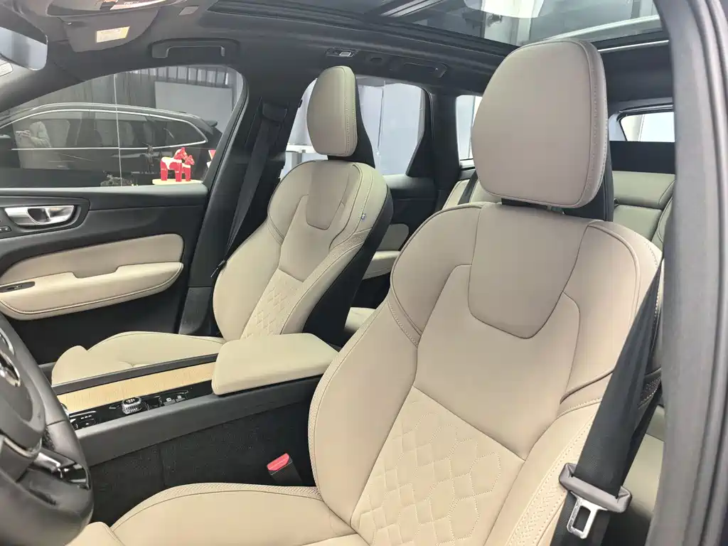 Volvo Volvo XC60 2026 B5 AWD Intelligent Luxury Edition 2025 - thumbnail 7
