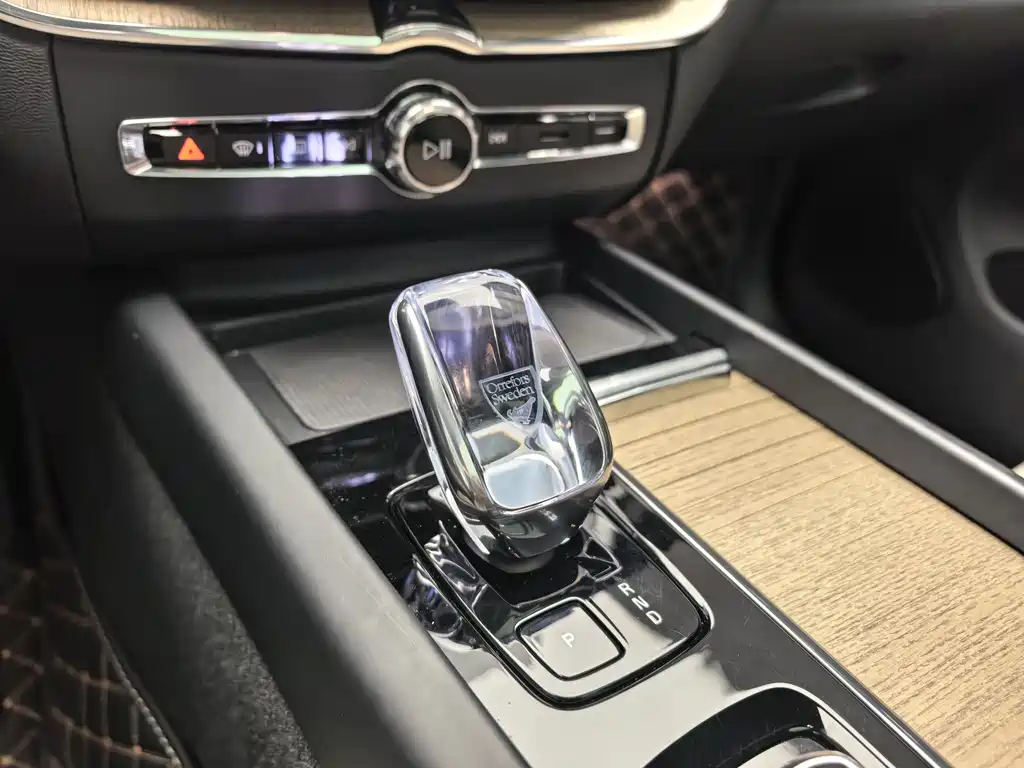 Volvo Volvo XC60 2026 B5 AWD Intelligent Luxury Edition 2025 - thumbnail 11