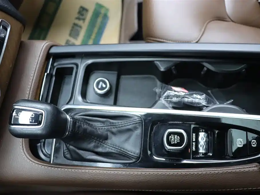 Volvo Volvo XC90 2020 Model Year Facelift T6 Momentum Luxury 7-Seat 2020 - thumbnail 10