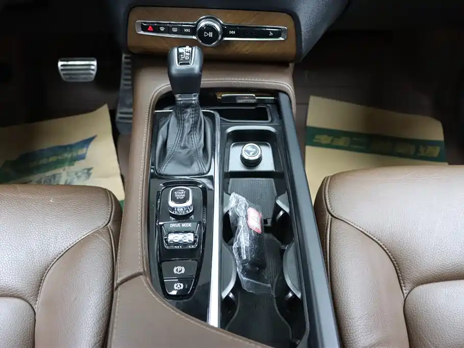 Volvo Volvo XC90 2020 Model Year Facelift T6 Momentum Luxury 7-Seat 2020 - thumbnail 23