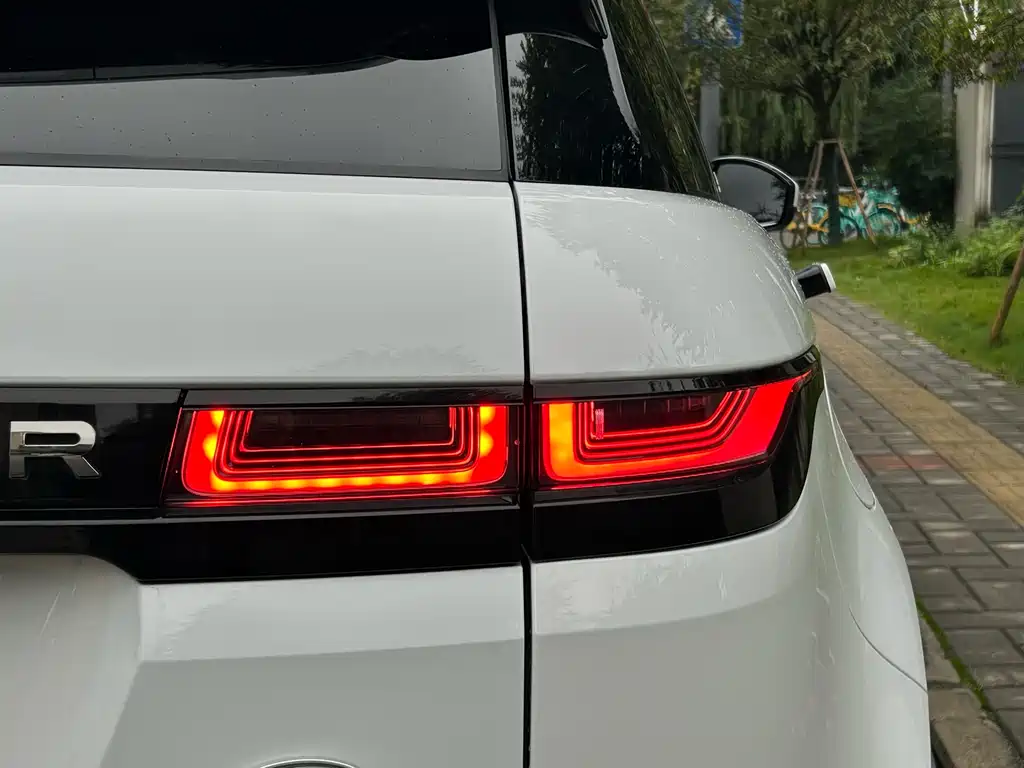 Land Rover Range Rover Evoque 2022 L 249PS R-Dynamic Luxury Edition 2023 - thumbnail 6