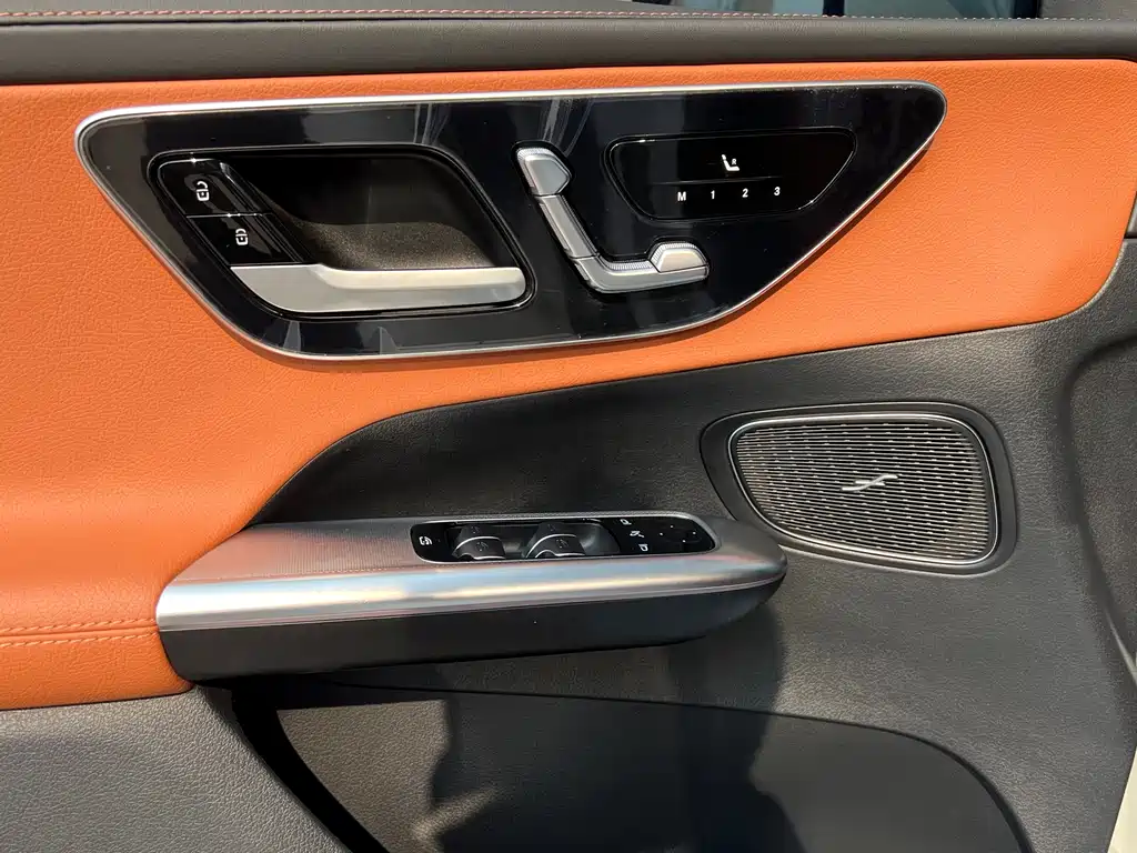 Mercedes-Benz Mercedes-Benz GLC 2025 GLC 300 L 4MATIC Sport 5-Seat 2025 - thumbnail 7
