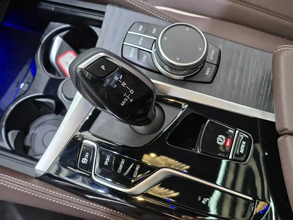 BMW BMW 5 Series 2023 530Li Leading Model M Sport Package 2023 - thumbnail 6