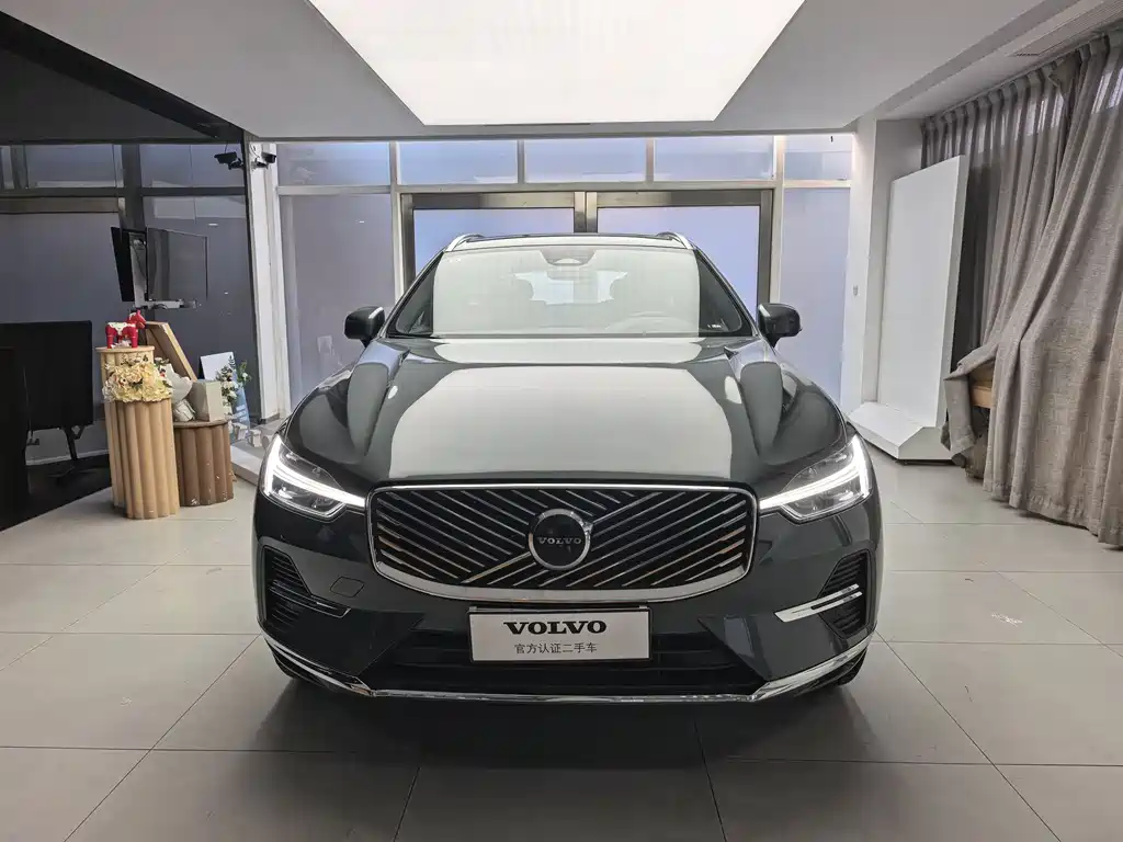Volvo Volvo XC60 2026 B5 AWD Momentum Luxury Edition 2025 - thumbnail 2